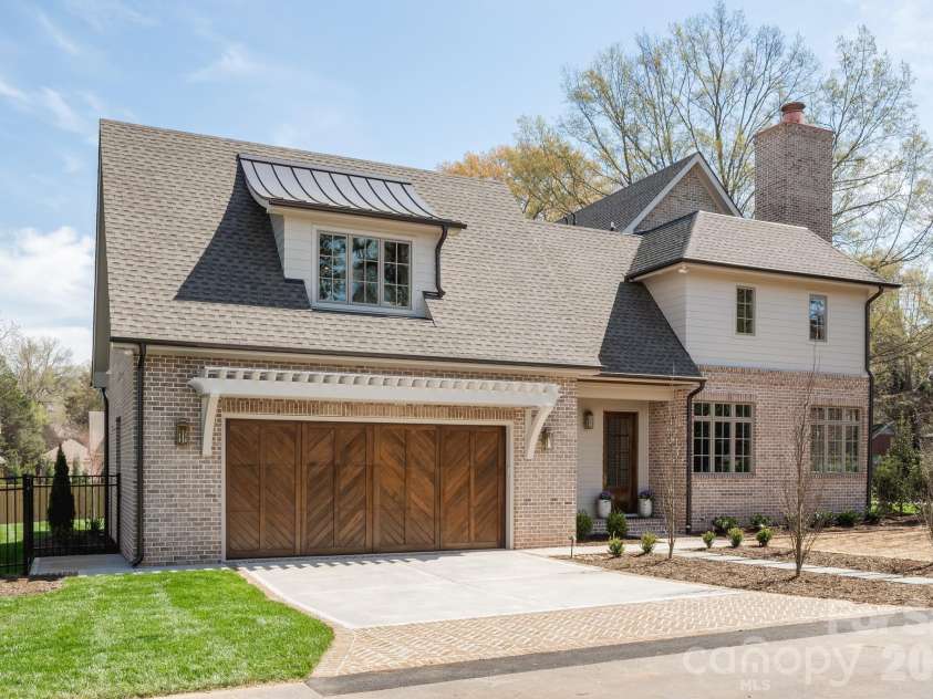 221 Canterbury Road, Charlotte, NC 28211.  MLS# CAR4358123, YatesRealty ID 7292. 