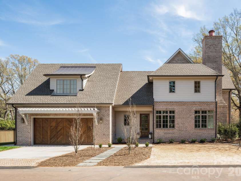 221 Canterbury Road, Charlotte, NC 28211.  MLS# CAR4358123, YatesRealty ID 7292. 