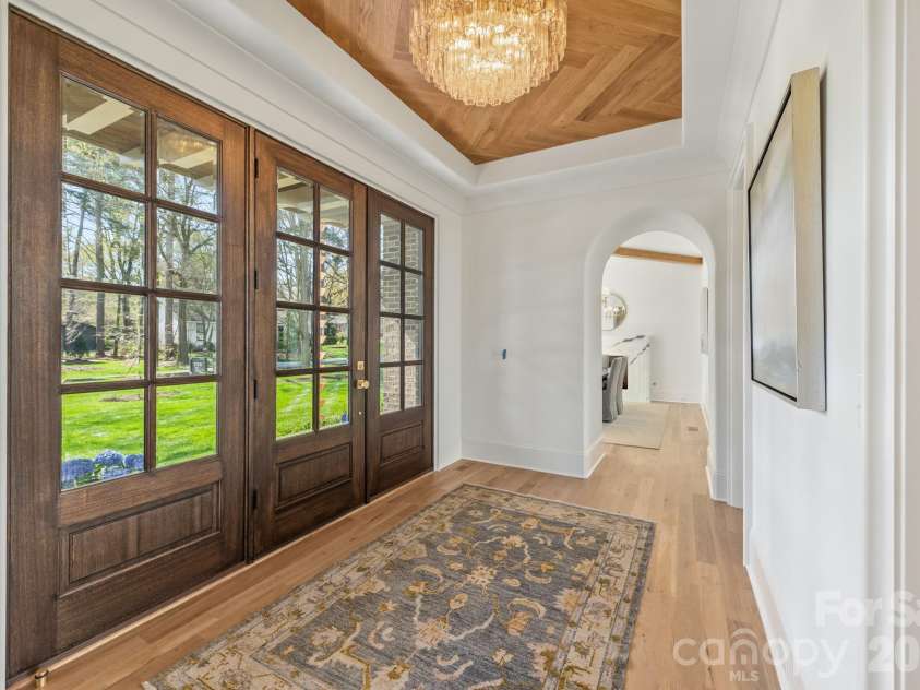 221 Canterbury Road, Charlotte, NC 28211.  MLS# CAR4358123, YatesRealty ID 7292. 