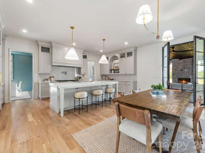 221 Canterbury Road, Charlotte, NC 28211.  MLS# CAR4358123, YatesRealty ID 7292. 
