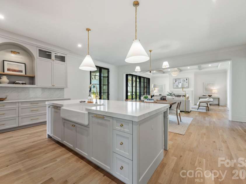 221 Canterbury Road, Charlotte, NC 28211.  MLS# CAR4358123, YatesRealty ID 7292. 