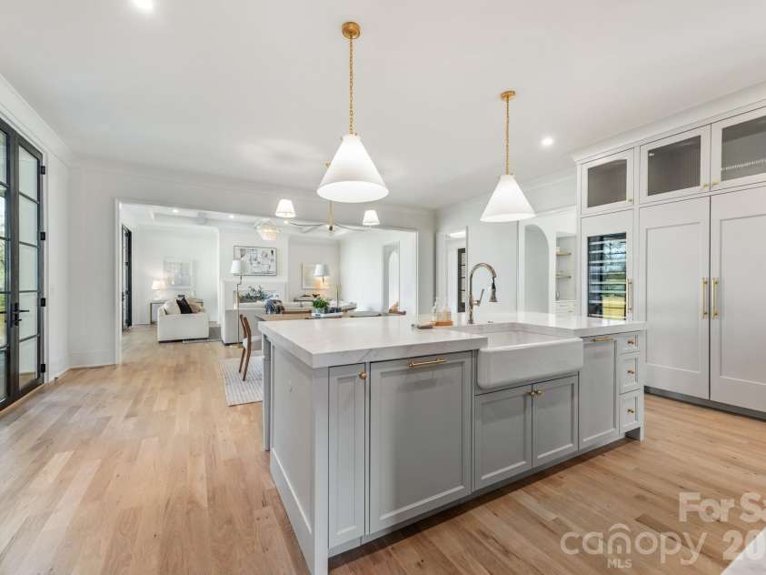 221 Canterbury Road, Charlotte, NC 28211.  MLS# CAR4358123, YatesRealty ID 7292. 
