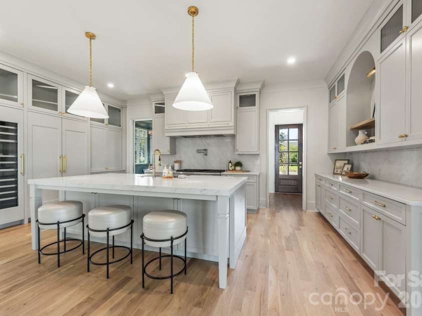 221 Canterbury Road, Charlotte, NC 28211.  MLS# CAR4358123, YatesRealty ID 7292. 