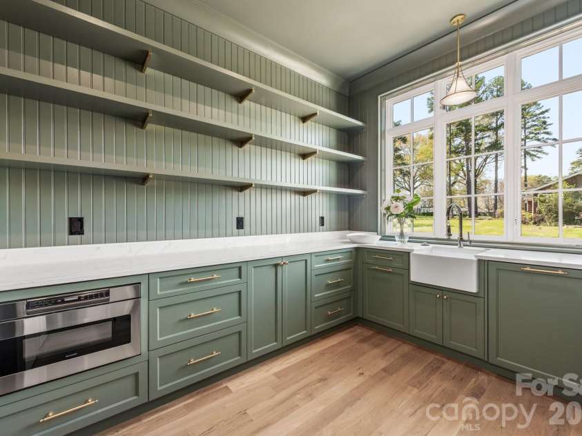 221 Canterbury Road, Charlotte, NC 28211.  MLS# CAR4358123, YatesRealty ID 7292. 