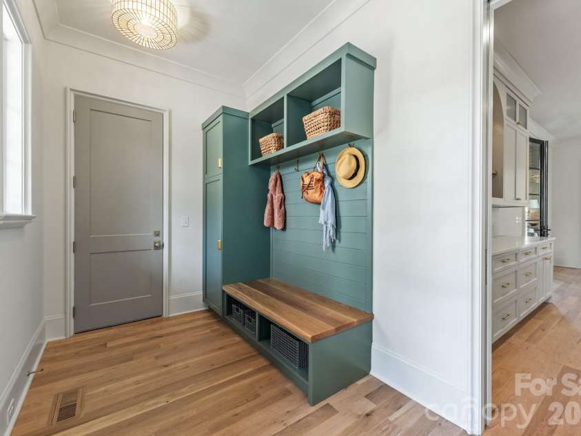 221 Canterbury Road, Charlotte, NC 28211.  MLS# CAR4358123, YatesRealty ID 7292. 
