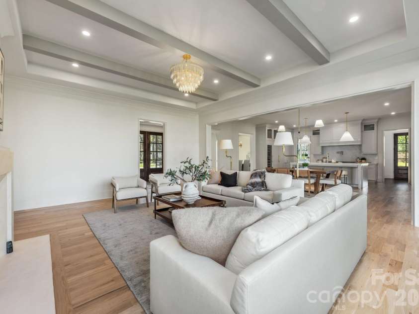 221 Canterbury Road, Charlotte, NC 28211.  MLS# CAR4358123, YatesRealty ID 7292. 