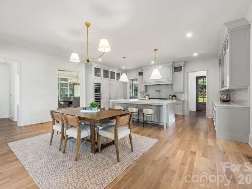 221 Canterbury Road, Charlotte, NC 28211.  MLS# CAR4358123, YatesRealty ID 7292. 