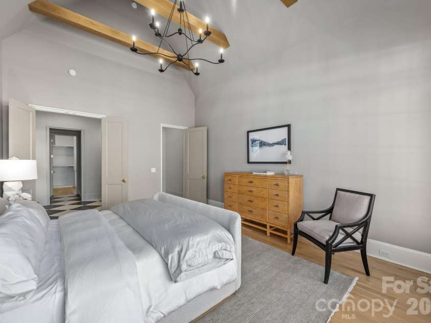 221 Canterbury Road, Charlotte, NC 28211.  MLS# CAR4358123, YatesRealty ID 7292. 