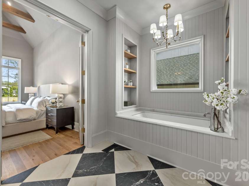 221 Canterbury Road, Charlotte, NC 28211.  MLS# CAR4358123, YatesRealty ID 7292. 