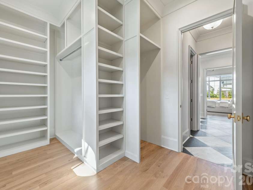 221 Canterbury Road, Charlotte, NC 28211.  MLS# CAR4358123, YatesRealty ID 7292. 