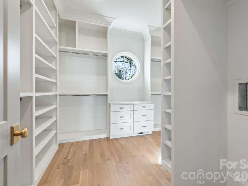 221 Canterbury Road, Charlotte, NC 28211.  MLS# CAR4358123, YatesRealty ID 7292. 