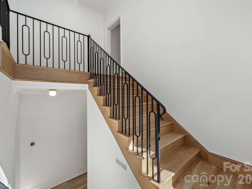 221 Canterbury Road, Charlotte, NC 28211.  MLS# CAR4358123, YatesRealty ID 7292. 
