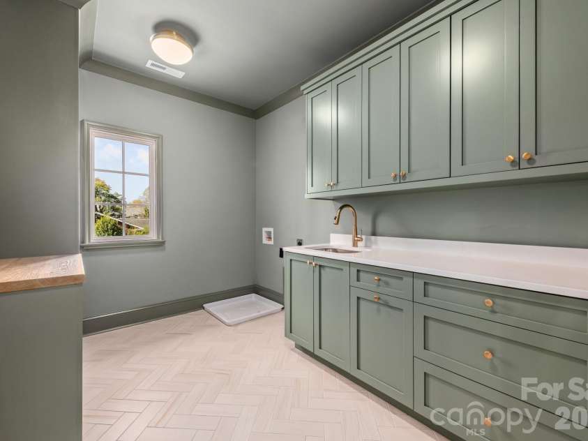221 Canterbury Road, Charlotte, NC 28211.  MLS# CAR4358123, YatesRealty ID 7292. 