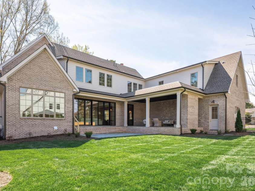 221 Canterbury Road, Charlotte, NC 28211.  MLS# CAR4358123, YatesRealty ID 7292. 