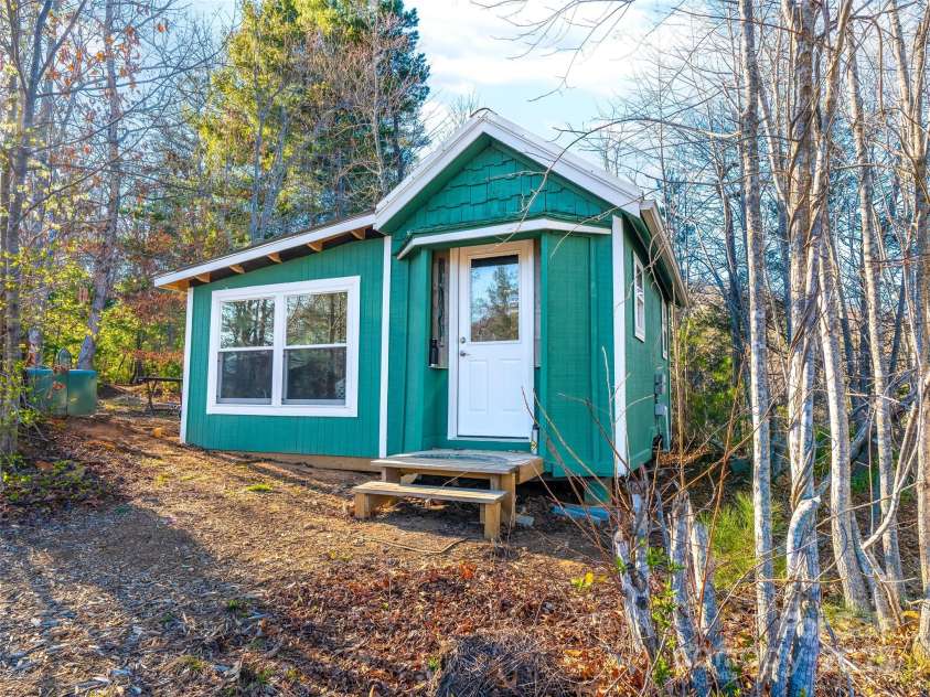 22 Frannys Farm Road, Leicester, NC 28748.  MLS# CAR4235199, YatesRealty ID 7293. 