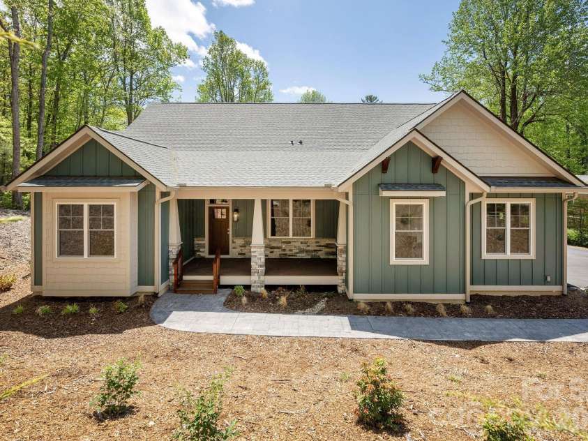 634 Hollybrook Drive, Flat Rock, NC 28731.  MLS# CAR4284666, YatesRealty ID 7294. 