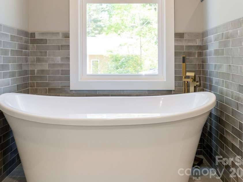 634 Hollybrook Drive, Flat Rock, NC 28731.  MLS# CAR4284666, YatesRealty ID 7294. 