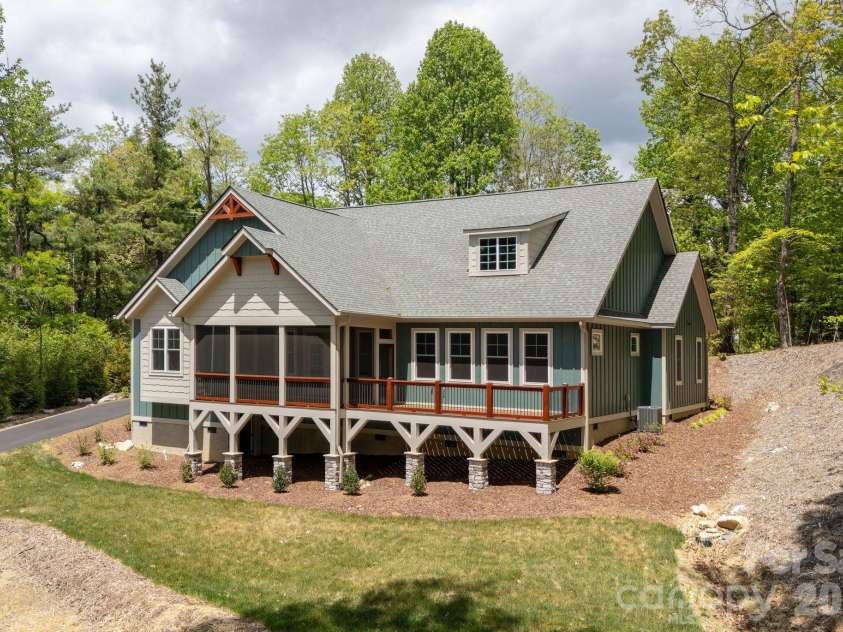 634 Hollybrook Drive, Flat Rock, NC 28731.  MLS# CAR4284666, YatesRealty ID 7294. 