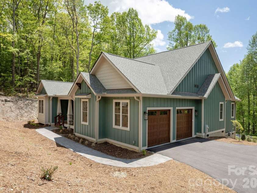 634 Hollybrook Drive, Flat Rock, NC 28731.  MLS# CAR4284666, YatesRealty ID 7294. 