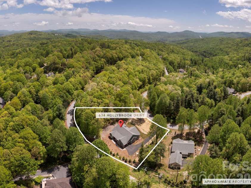 634 Hollybrook Drive, Flat Rock, NC 28731.  MLS# CAR4284666, YatesRealty ID 7294. 