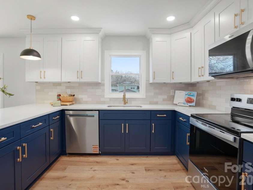 311 Red Roan Place, Charlotte, NC 28215.  MLS# CAR4329511, YatesRealty ID 7295. Kitchen