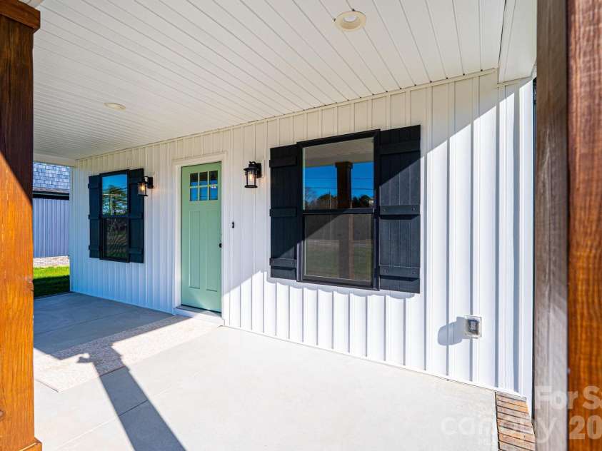 200 Center Street, Hildebran, NC 28637.  MLS# CAR4325510, YatesRealty ID 7296. 