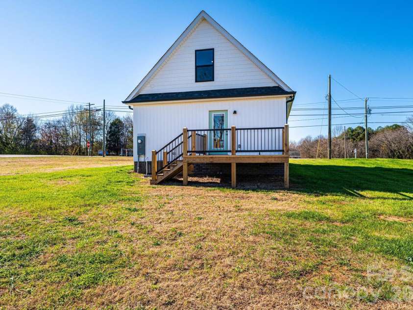 200 Center Street, Hildebran, NC 28637.  MLS# CAR4325510, YatesRealty ID 7296. 
