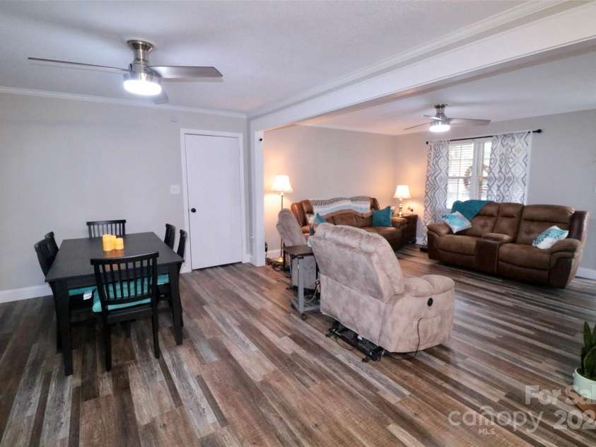 416 Witten Lane, Gastonia, NC 28052.  MLS# CAR4164793, YatesRealty ID 7296. 