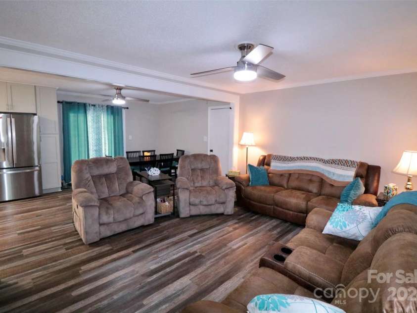 416 Witten Lane, Gastonia, NC 28052.  MLS# CAR4164793, YatesRealty ID 7296. 