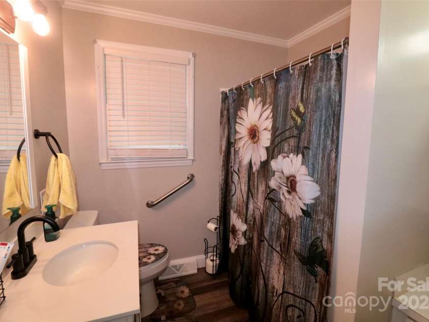 416 Witten Lane, Gastonia, NC 28052.  MLS# CAR4164793, YatesRealty ID 7296. 