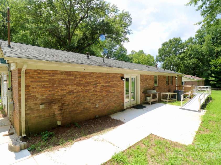 416 Witten Lane, Gastonia, NC 28052.  MLS# CAR4164793, YatesRealty ID 7296. 