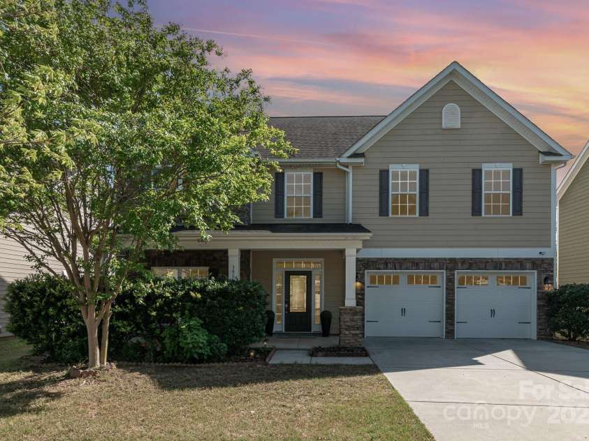 3912 Franklin Meadows Drive, Matthews, NC 28105.  MLS# CAR4247908, YatesRealty ID 7297. 