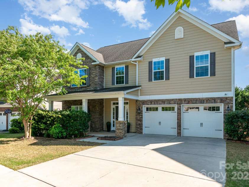 3912 Franklin Meadows Drive, Matthews, NC 28105.  MLS# CAR4247908, YatesRealty ID 7297. 