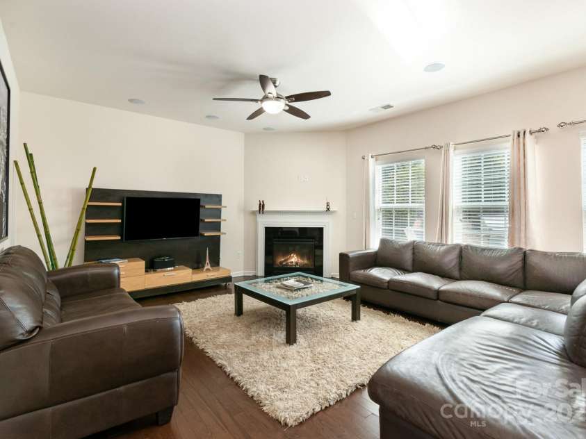 3912 Franklin Meadows Drive, Matthews, NC 28105.  MLS# CAR4247908, YatesRealty ID 7297. 