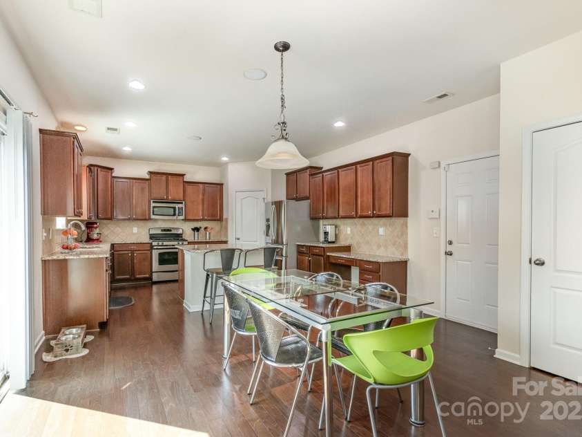 3912 Franklin Meadows Drive, Matthews, NC 28105.  MLS# CAR4247908, YatesRealty ID 7297. 