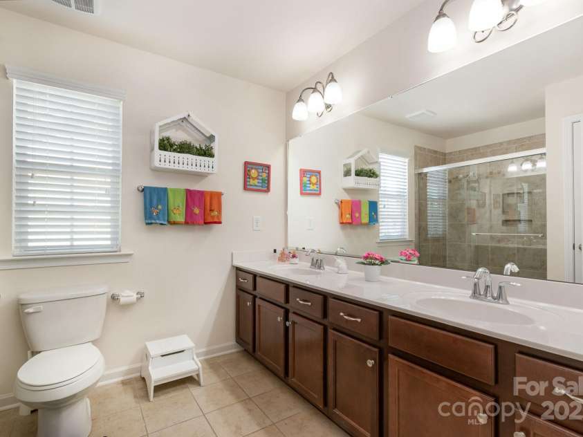 3912 Franklin Meadows Drive, Matthews, NC 28105.  MLS# CAR4247908, YatesRealty ID 7297. 