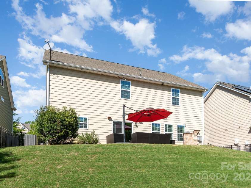 3912 Franklin Meadows Drive, Matthews, NC 28105.  MLS# CAR4247908, YatesRealty ID 7297. 