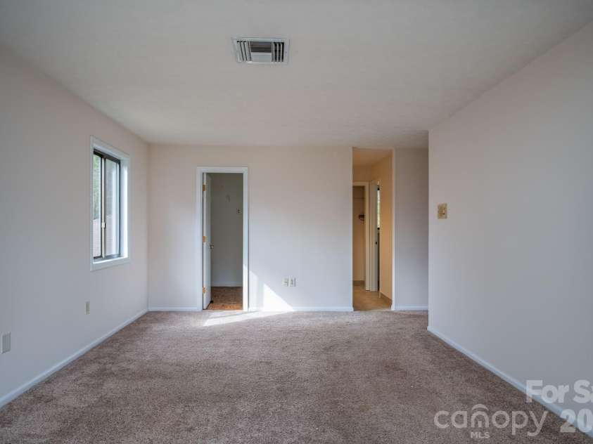 1813 Glen Cannon Drive, Pisgah Forest, NC 28768.  MLS# CAR4352130, YatesRealty ID 7298. Large walk-in closet