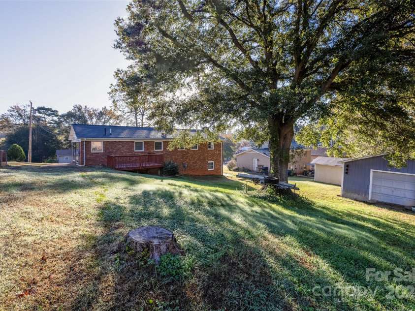 2629 Paula Drive, Gastonia, NC 28054.  MLS# CAR4238995, YatesRealty ID 7299. 
