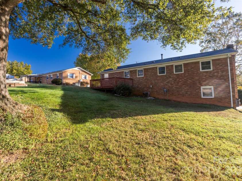 2629 Paula Drive, Gastonia, NC 28054.  MLS# CAR4238995, YatesRealty ID 7299. 
