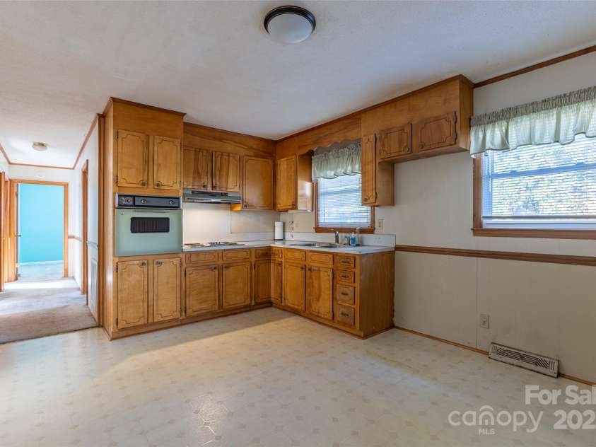 2629 Paula Drive, Gastonia, NC 28054.  MLS# CAR4238995, YatesRealty ID 7299. 