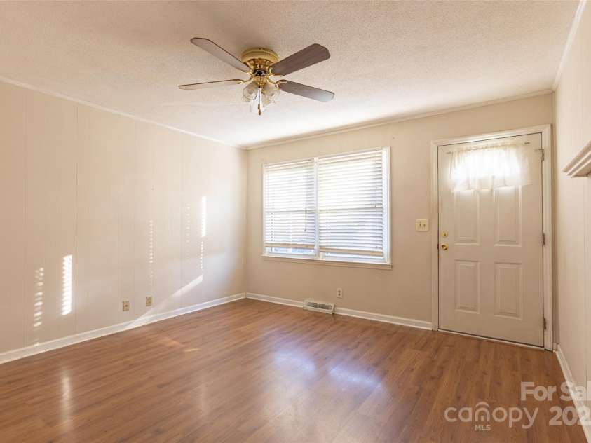 2629 Paula Drive, Gastonia, NC 28054.  MLS# CAR4238995, YatesRealty ID 7299. 