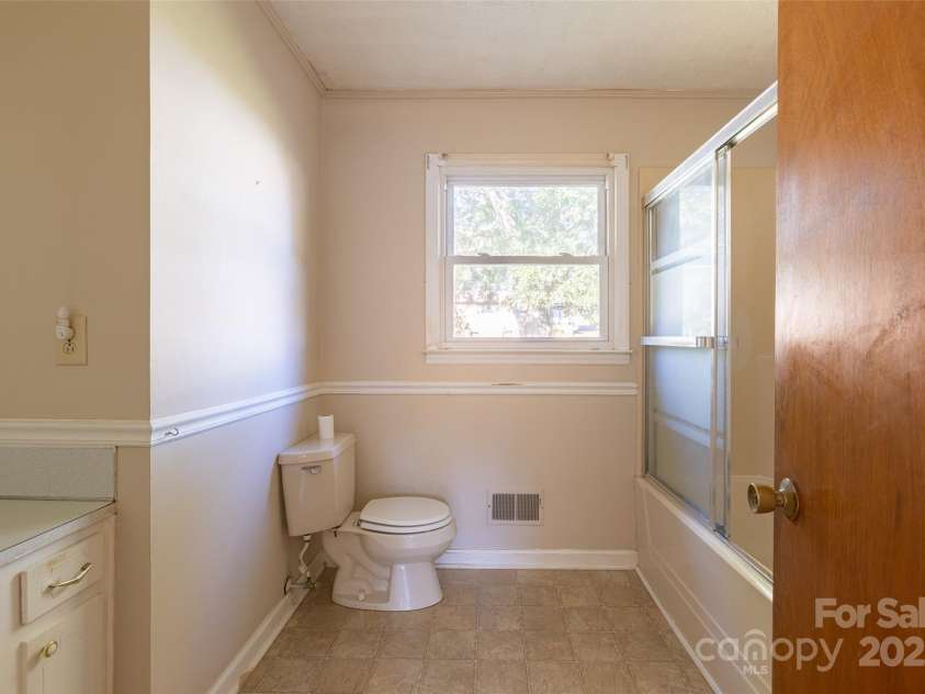 2629 Paula Drive, Gastonia, NC 28054.  MLS# CAR4238995, YatesRealty ID 7299. 