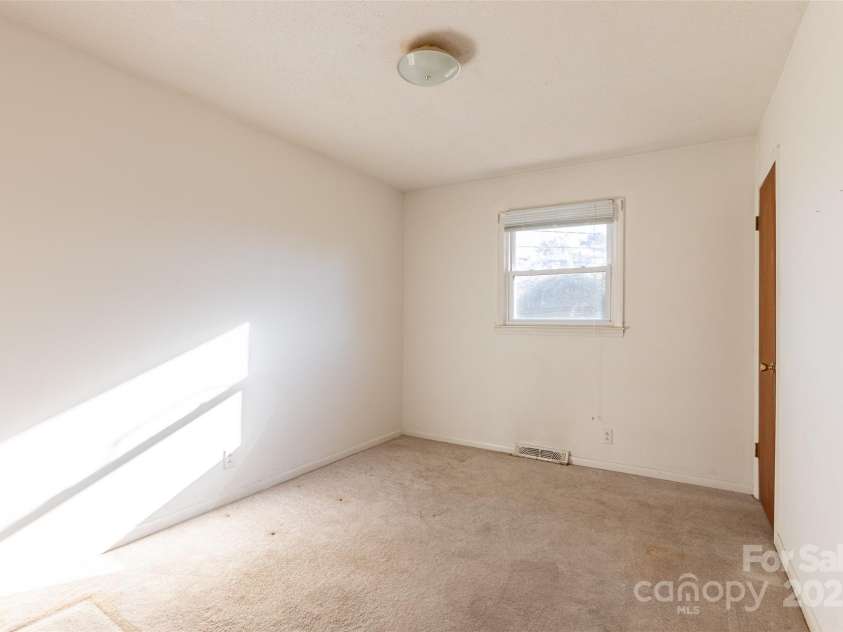 2629 Paula Drive, Gastonia, NC 28054.  MLS# CAR4238995, YatesRealty ID 7299. 