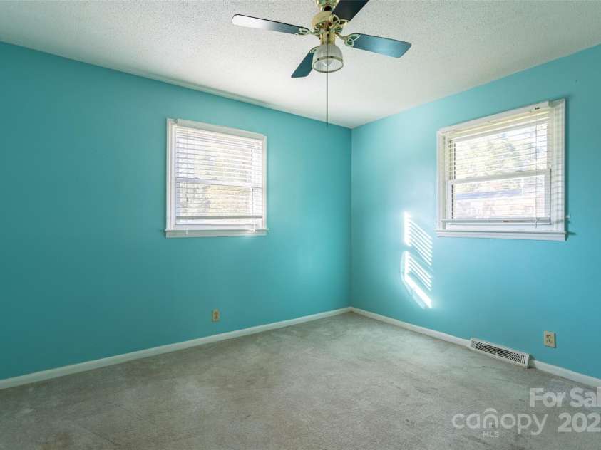2629 Paula Drive, Gastonia, NC 28054.  MLS# CAR4238995, YatesRealty ID 7299. 