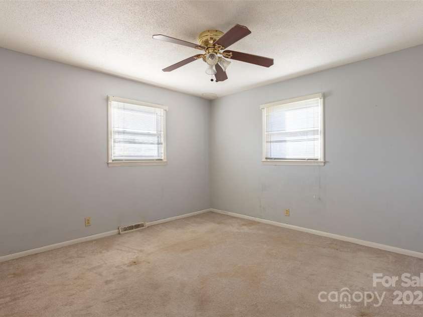 2629 Paula Drive, Gastonia, NC 28054.  MLS# CAR4238995, YatesRealty ID 7299. 
