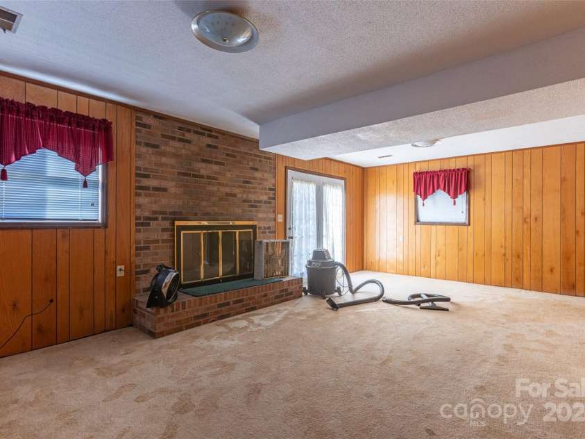 2629 Paula Drive, Gastonia, NC 28054.  MLS# CAR4238995, YatesRealty ID 7299. 