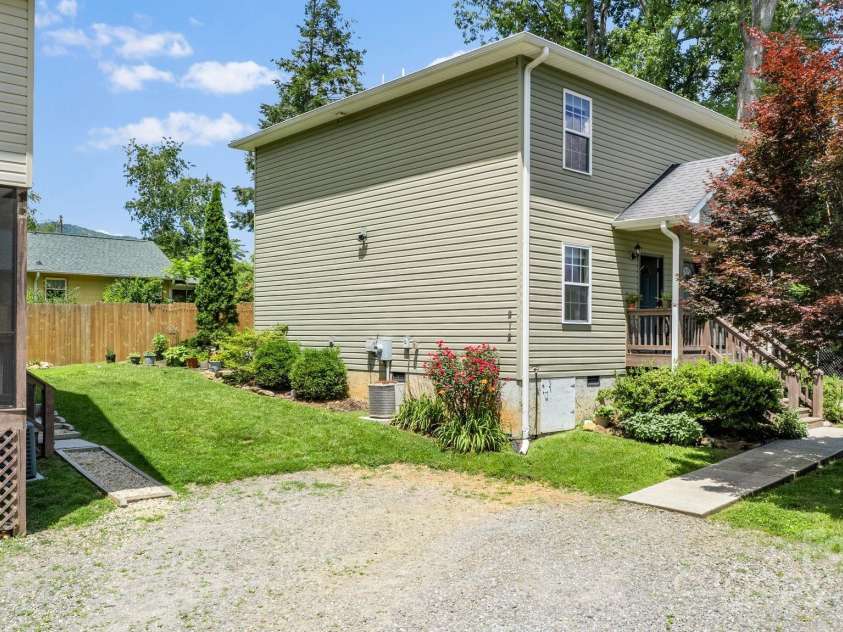 212 & 214 Portmanvilla Road, Black Mountain, NC 28711.  MLS# CAR4278450, YatesRealty ID 73. 