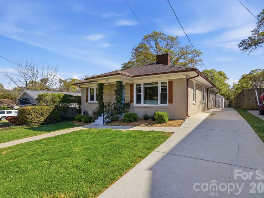 211 Cedar Street, Belmont, NC 28012.  MLS# CAR4362077, YatesRealty ID 7300. 