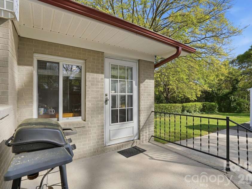 211 Cedar Street, Belmont, NC 28012.  MLS# CAR4362077, YatesRealty ID 7300. 